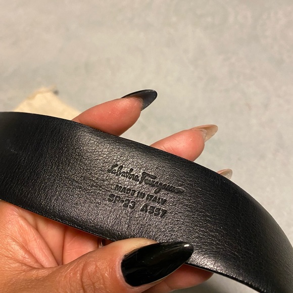 Salvatore Ferragamo belt size 23 or small - Picture 5 of 7